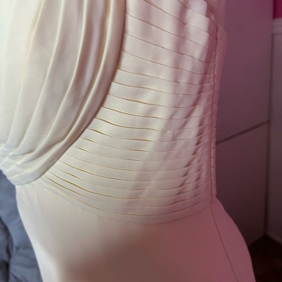 Elegant Cream Evening Gown - Picture 4 of 12